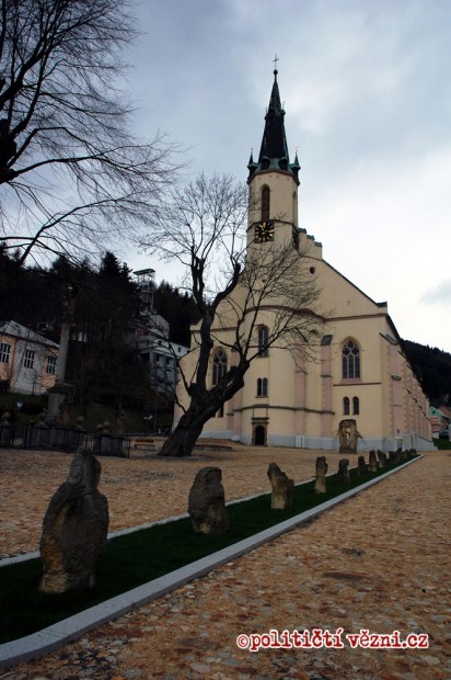 S bývalým muklem Antonem Tomíkem na návštěvě pracovního tábora Nikolaj