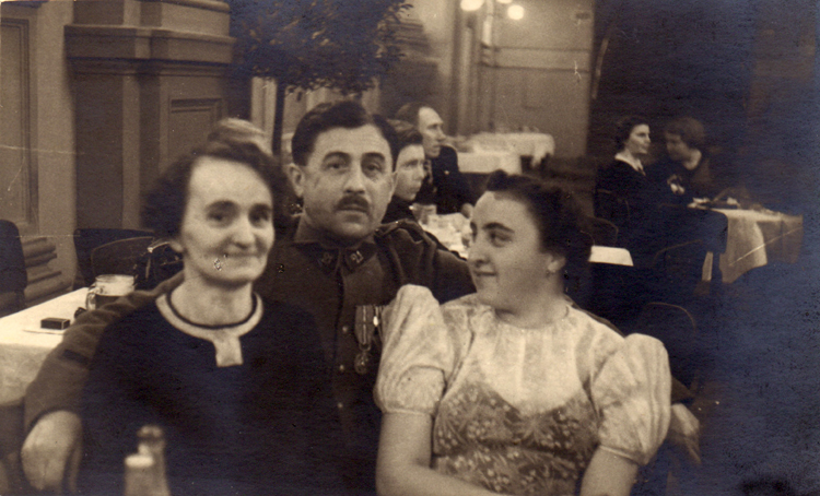 Drahomíra Stuchlíková with her family